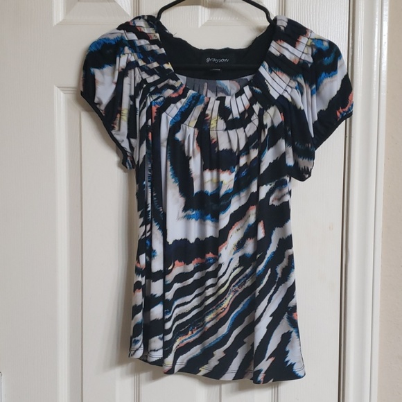 Tops - Cute patterned, short sleeves blouse Tops - Cute patterned, short sleeves blouse